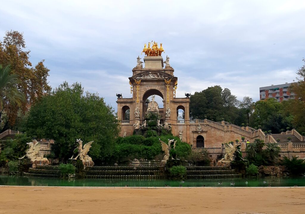 Ciutadella Barcelona, zabudowania w parku 