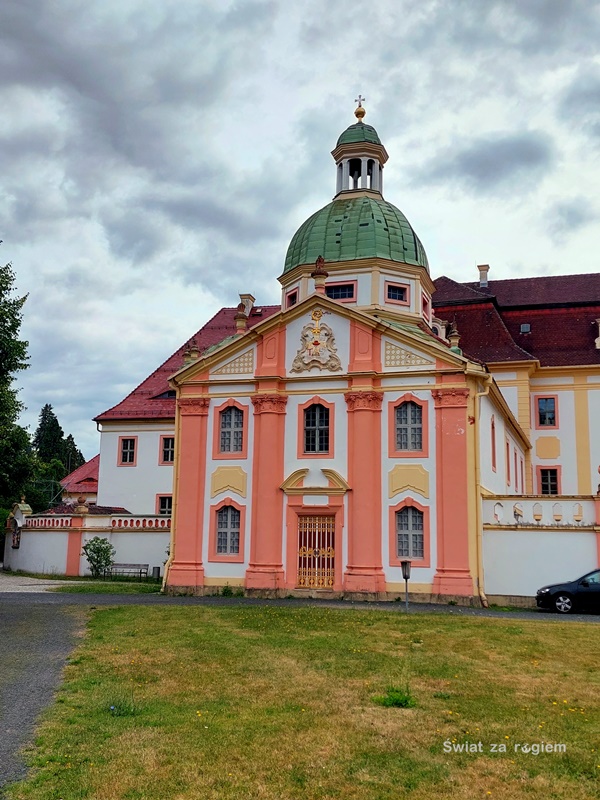 Kolorowe budynki Klasztoru St. Marienthal