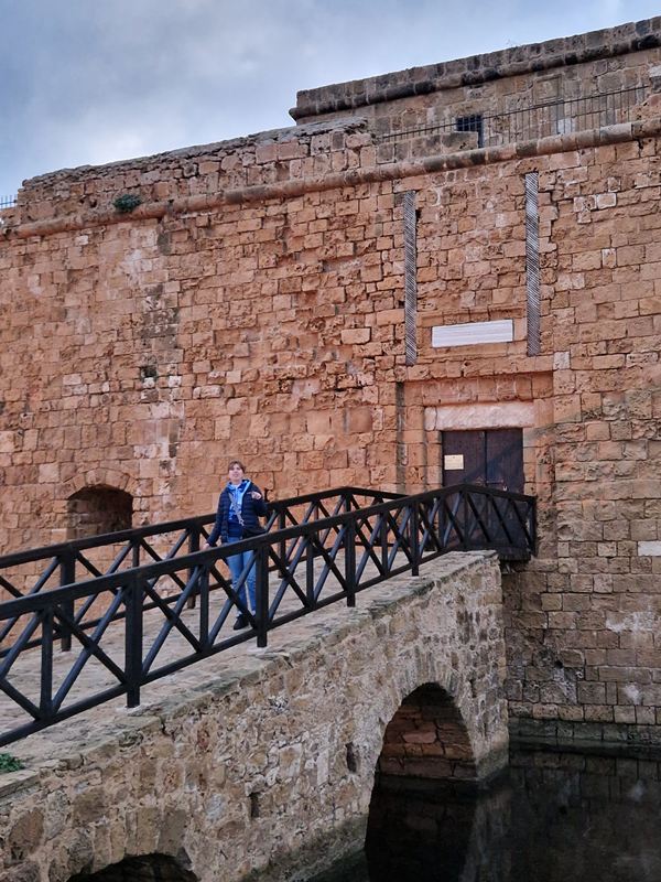 Wejście do zamku Pafos kamienny most