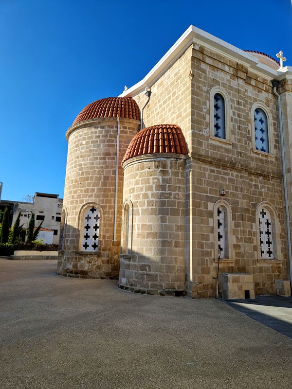 Cerkiew w centrum starego miasta Pafos