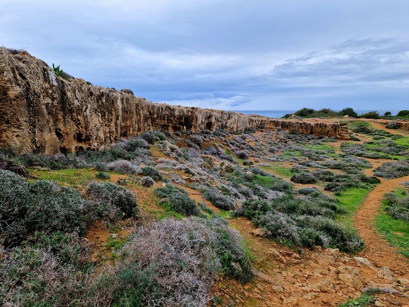 Teren Grobowców Królewskich Pafos Cypr poza sezonem
