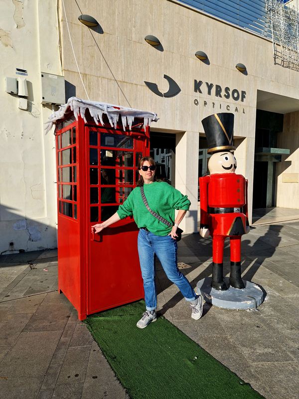 Cypr stare miasto Pafos budka telefoniczna