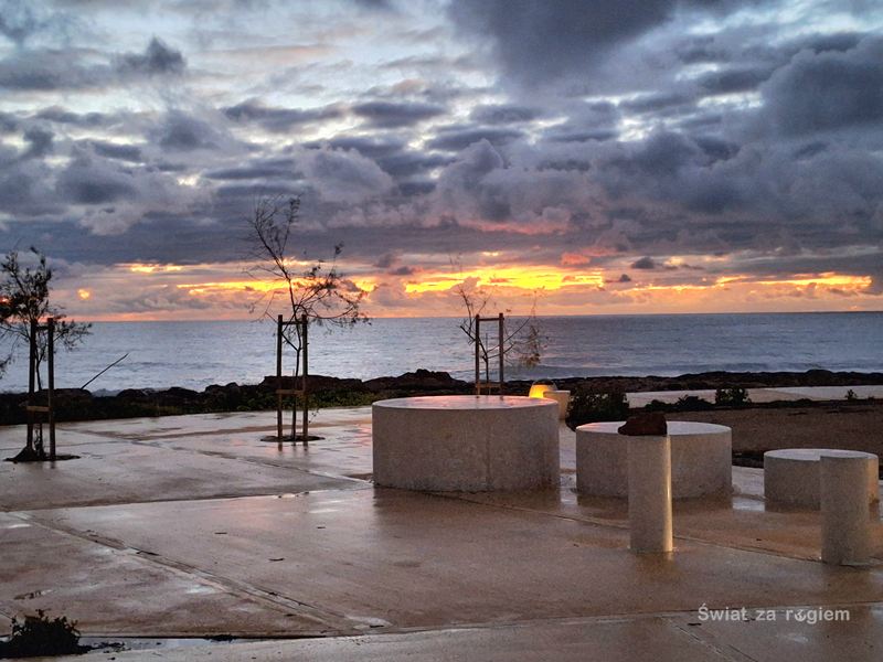 Promenada Pafos po zachodzie słońca