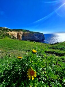 Zielone łąki na Gozo Malta aktywnie trekking