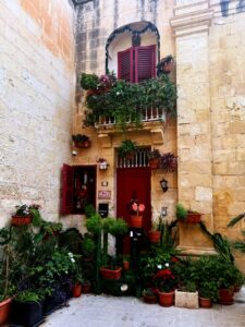 Mdina kolorowe zaułki