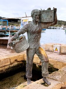 Pomnik rybaka w Marsaxlokk