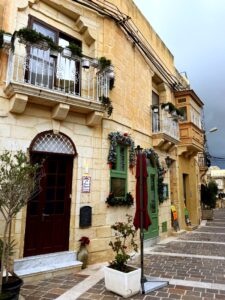 Rabat, spacer i kolorowe balkony
