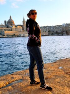Sliema nabrzeże z widokiem na panoramę Valletty