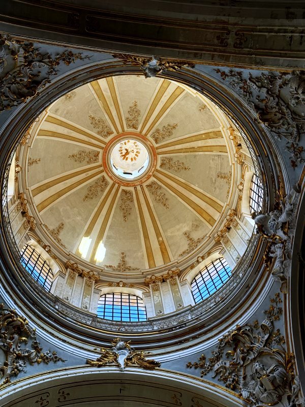 zdobiona Kopuła w kościele w Modica