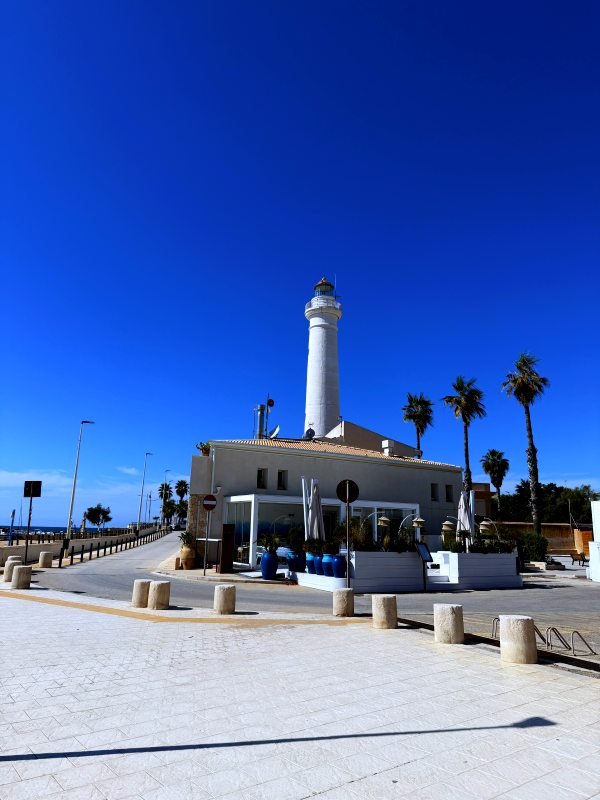 Punta Secca latarnia morska i promenada